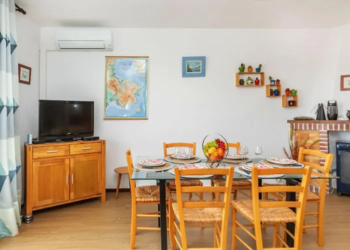 Geranis By Interhome דירה Llança
