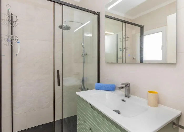 Geranis By Interhome דירה Llança