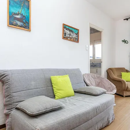 Geranis By Interhome